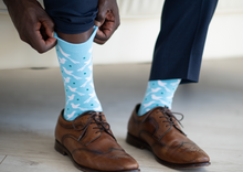 Load image into Gallery viewer, light blue men&#39;s socks with Oklahoma scissortail
